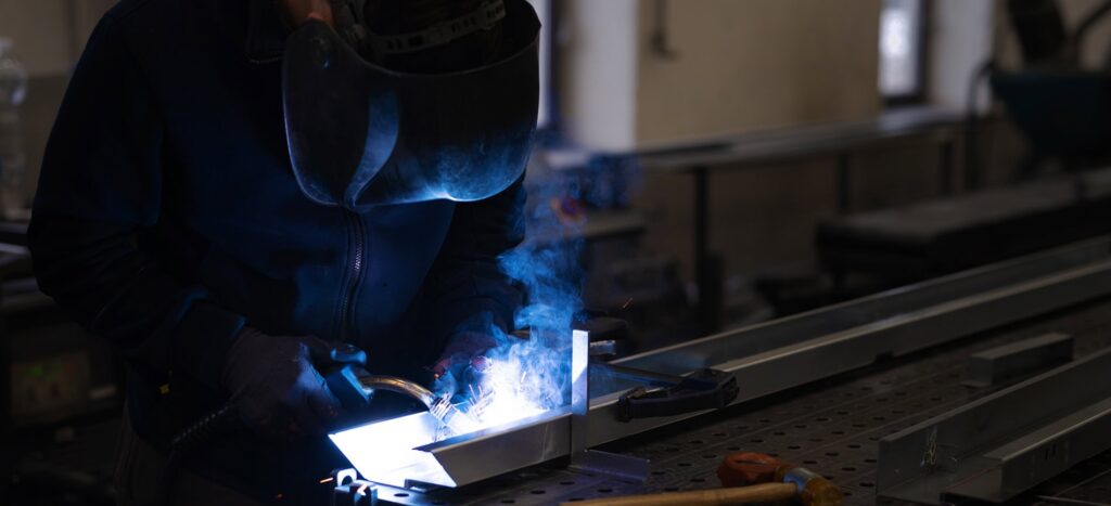 BBKovo Svarec Ve Vyrobe BG