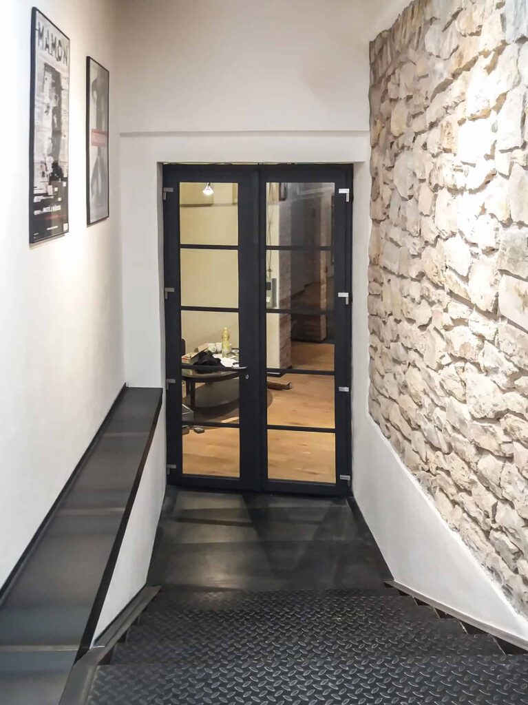 ocelove-dvere-celoprosklene-10