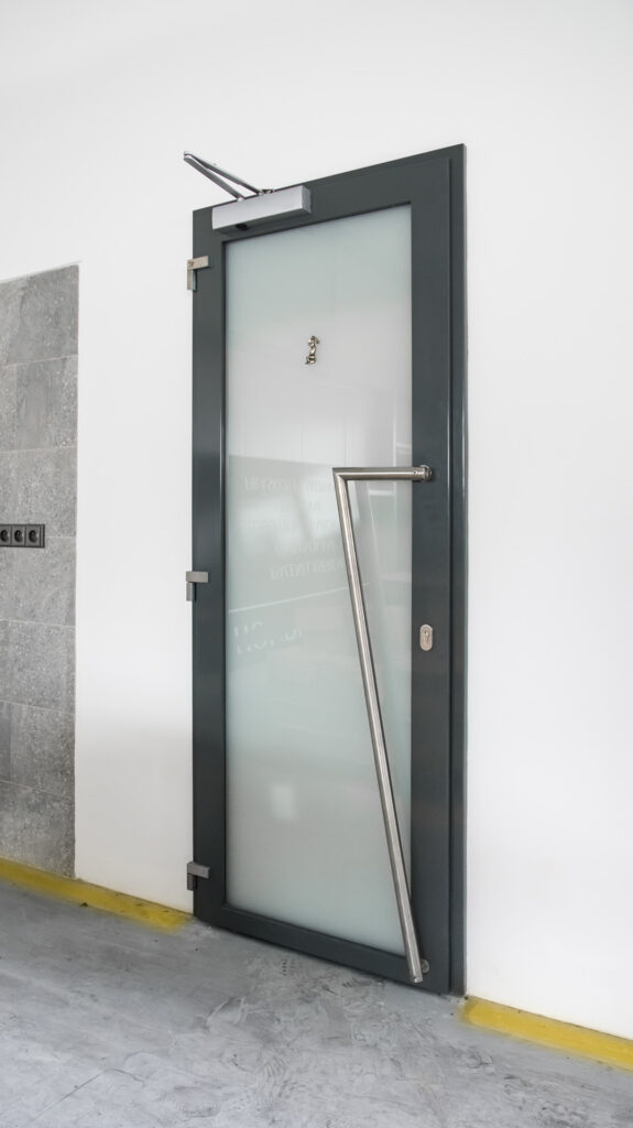 ocelove-dvere-celoprosklene-4