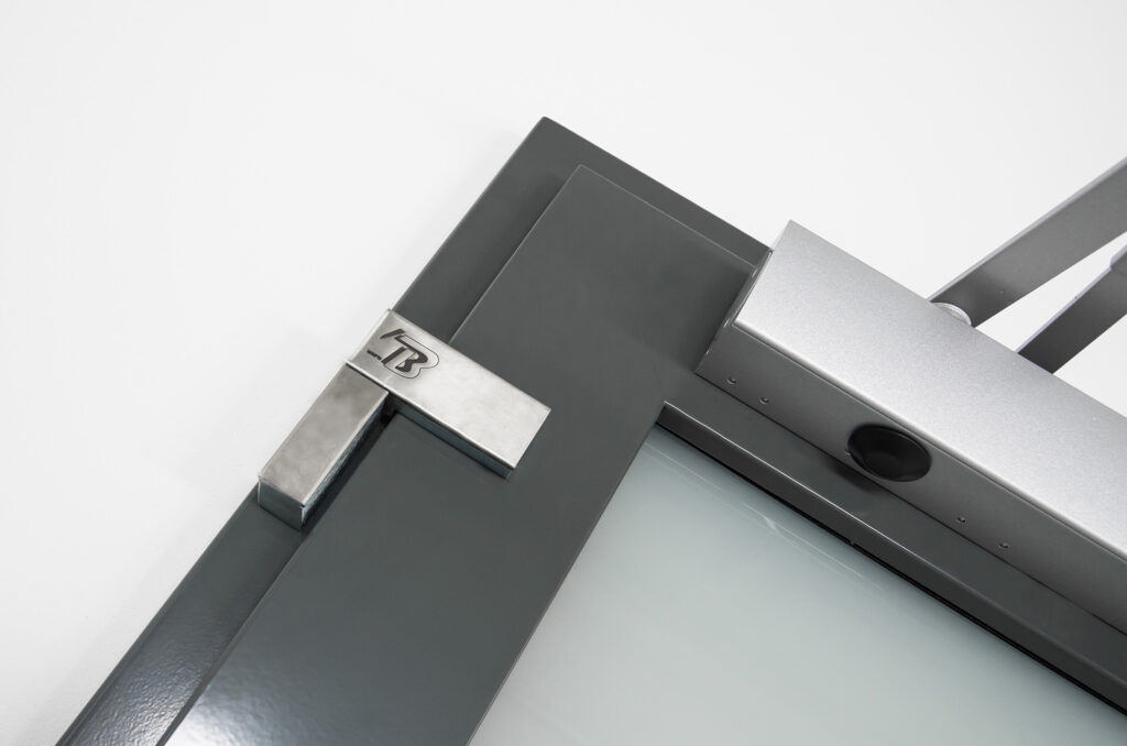 ocelove-dvere-celoprosklene-5