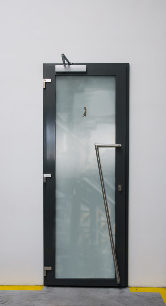 ocelove-dvere-celoprosklene-7